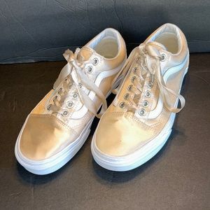 Vans Off The Wall women’s size 8.5 Satin Lux Blush and White